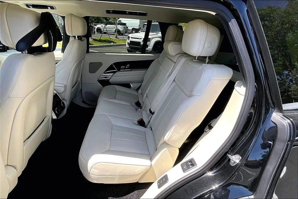 Used 2024 Black Land Rover SE image 28