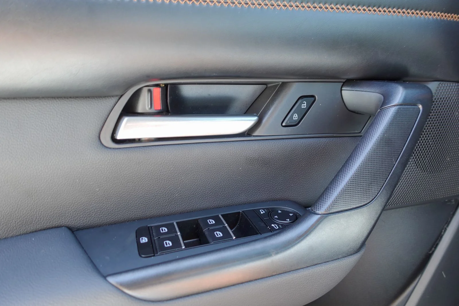 Certified Used 2025 Wind Chill Pearl Mazda Premium image 17