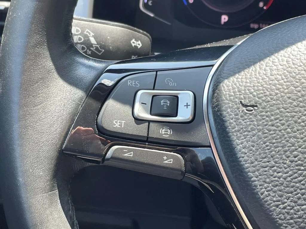 Used 2019 Black Volkswagen SEL image 23