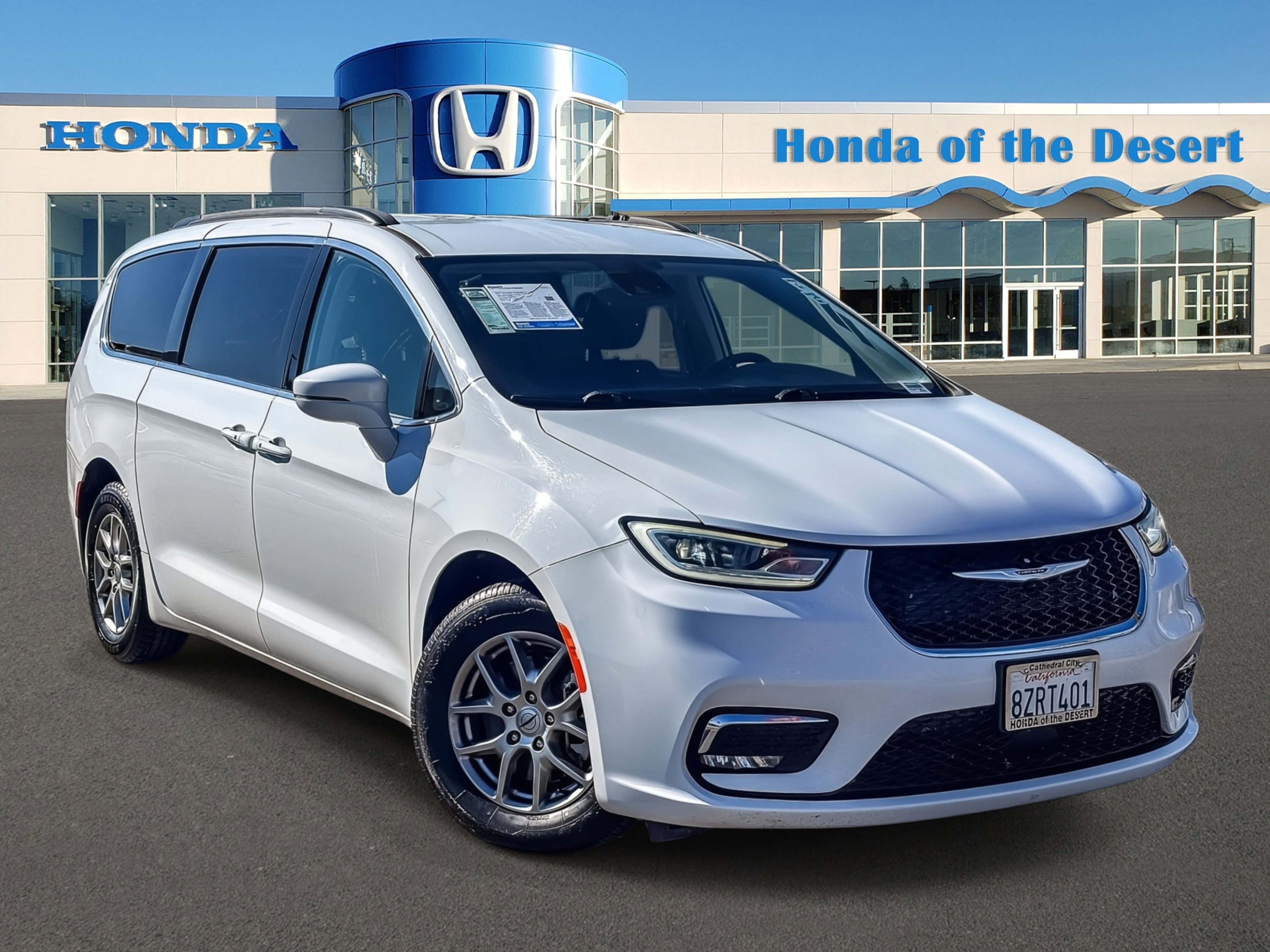 2021 Chrysler Pacifica Touring's photo