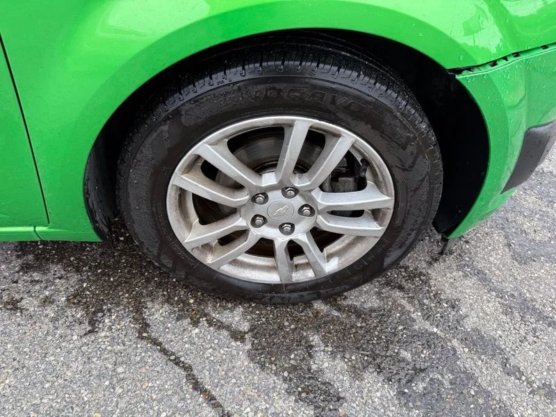 Used 2015 Green Chevrolet LT image 16