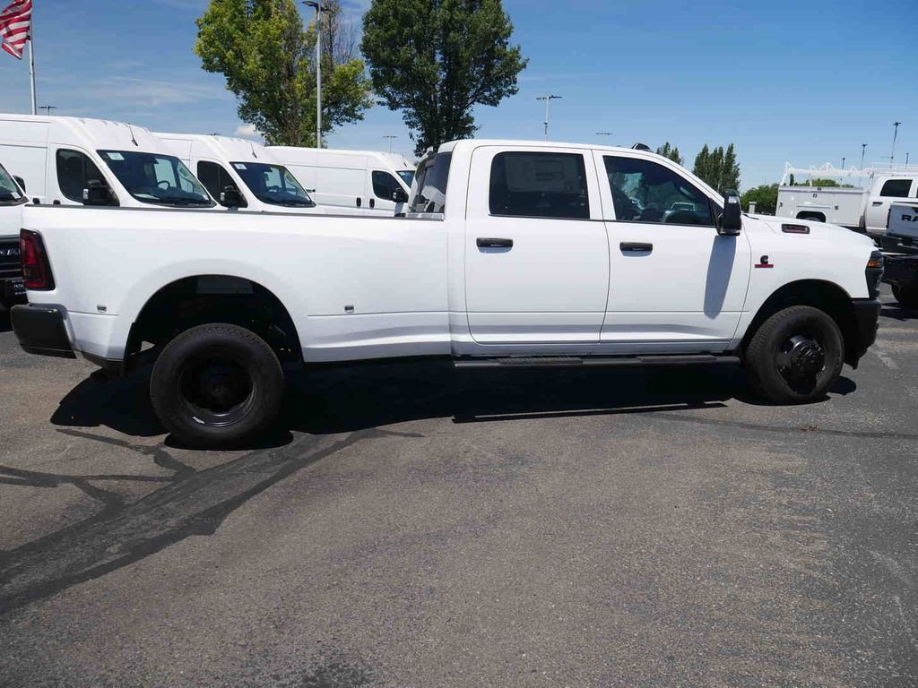 New 2026 Bright White Clear-Coat Exterior Paint RAM TRADESMAN image 9