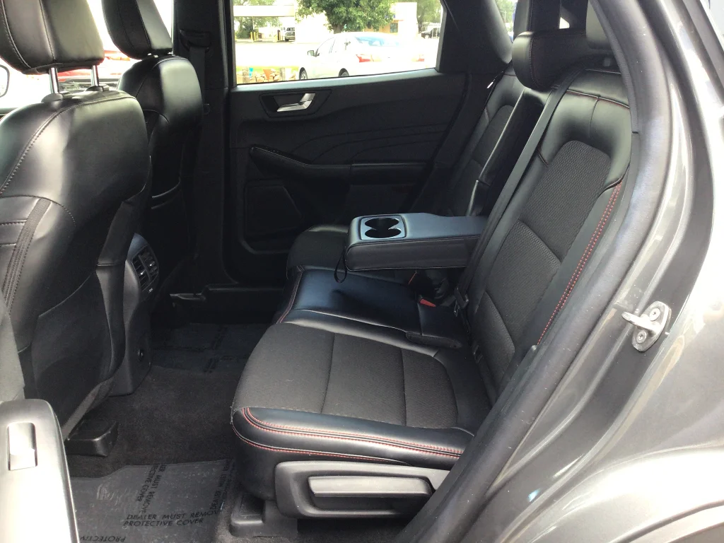 Used 2025 Carbonized Gray Metallic Ford ST-Line image 9