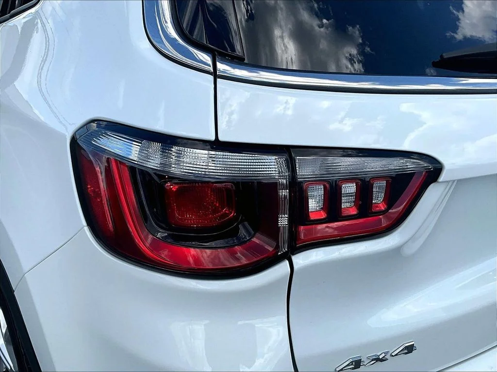 Used 2024 White Jeep Latitude image 21