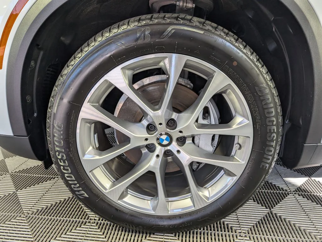 Used 2026 Alpine White BMW xDrive40i image 11