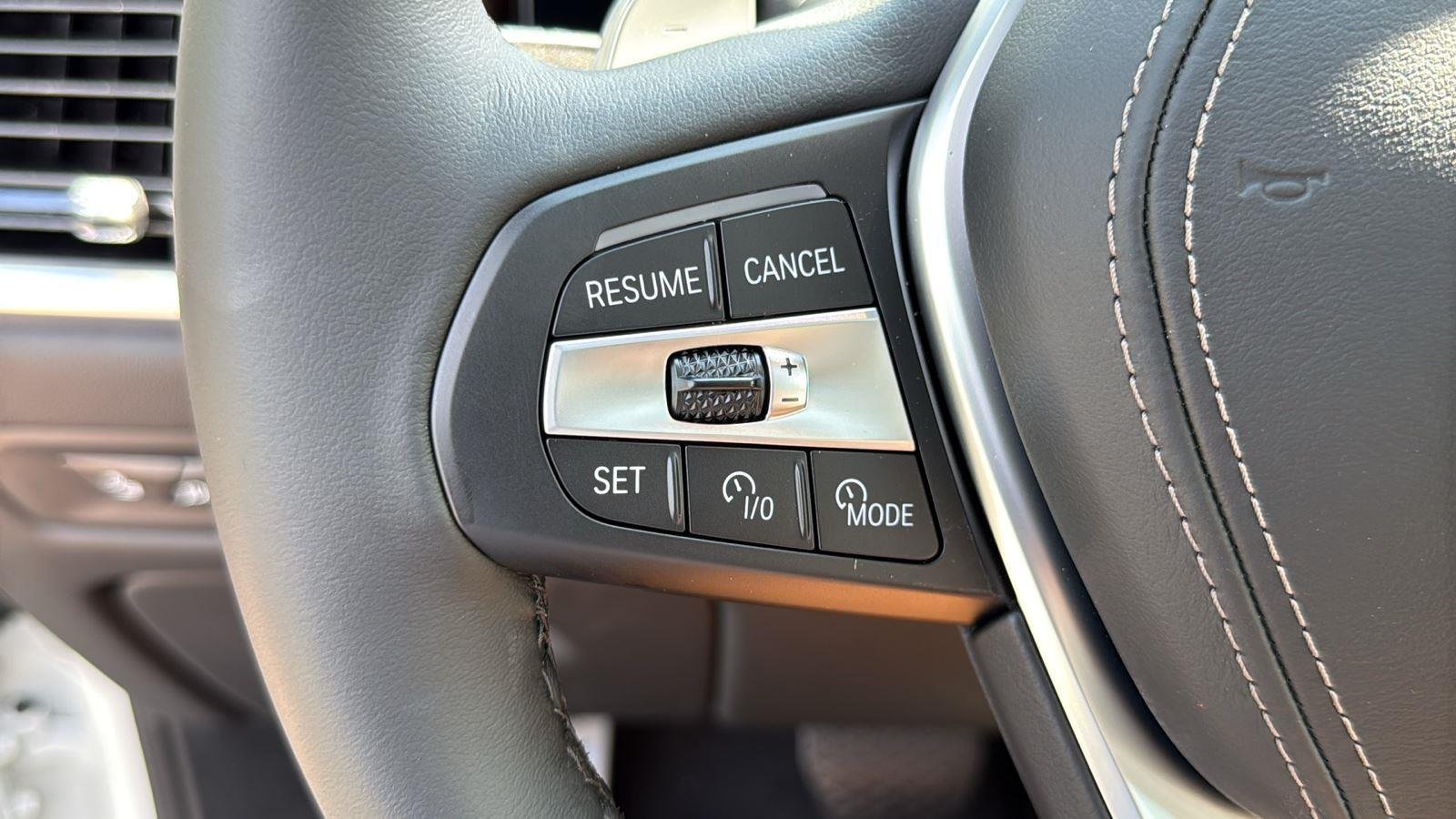 New 2026 Mineral White Metallic BMW xDrive40i image 13