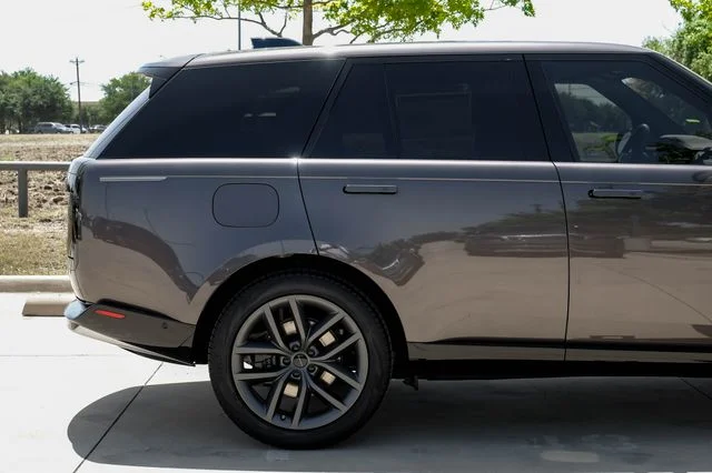 New 2026  Land Rover SE image 9
