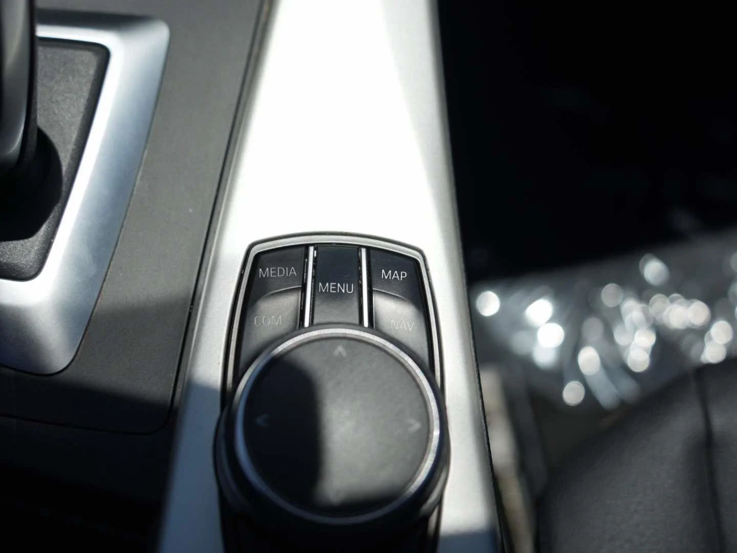 Used 2018 Mineral White Metallic BMW 320i Sedan South Africa image 23