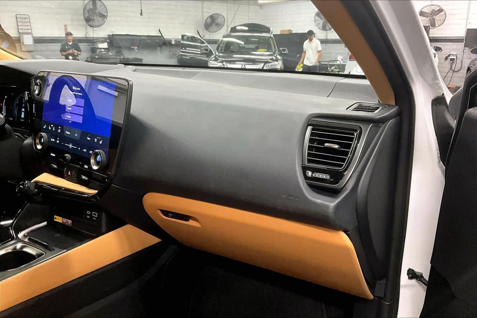 2025 Lexus NX Hybrid 350h - Photo 18