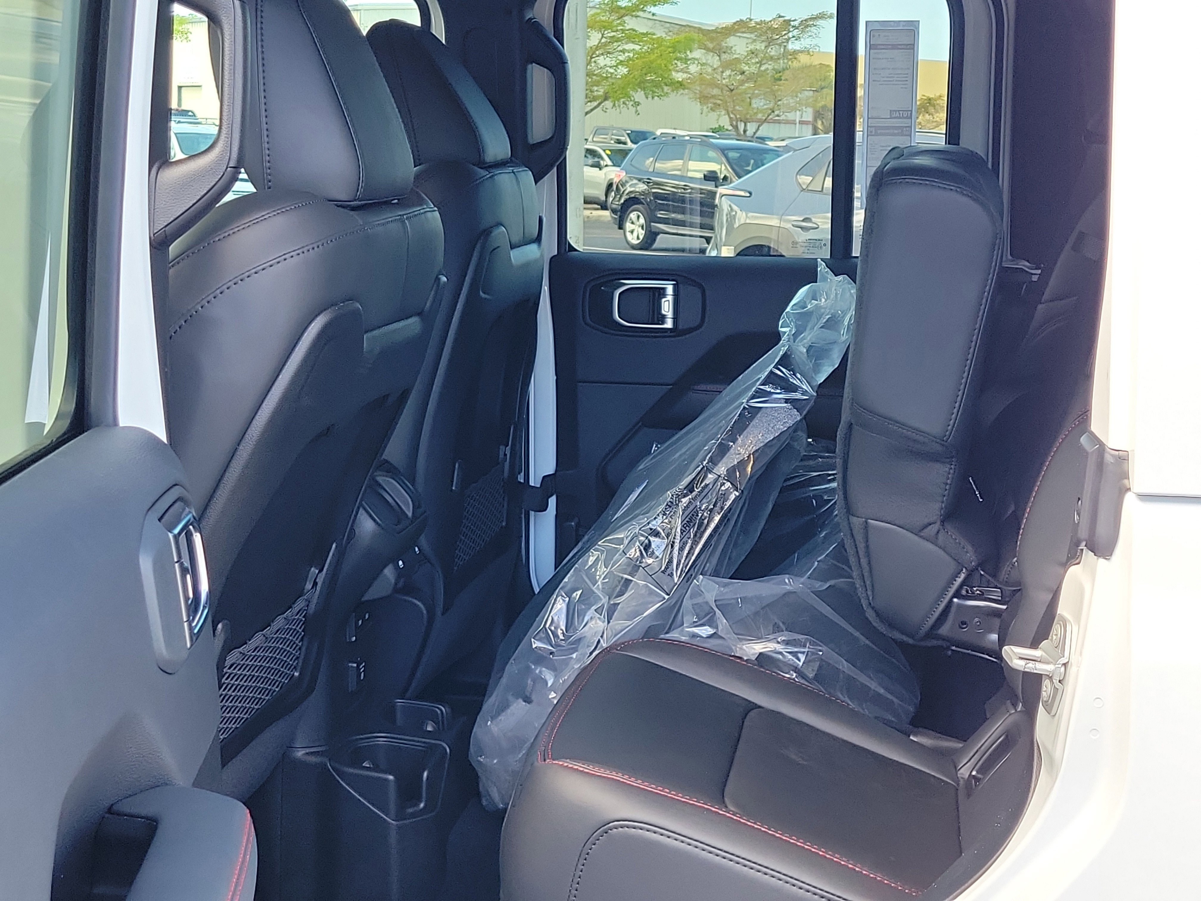 New 2026 Bright White Clear-Coat Exterior Paint Jeep Rubicon X image 12