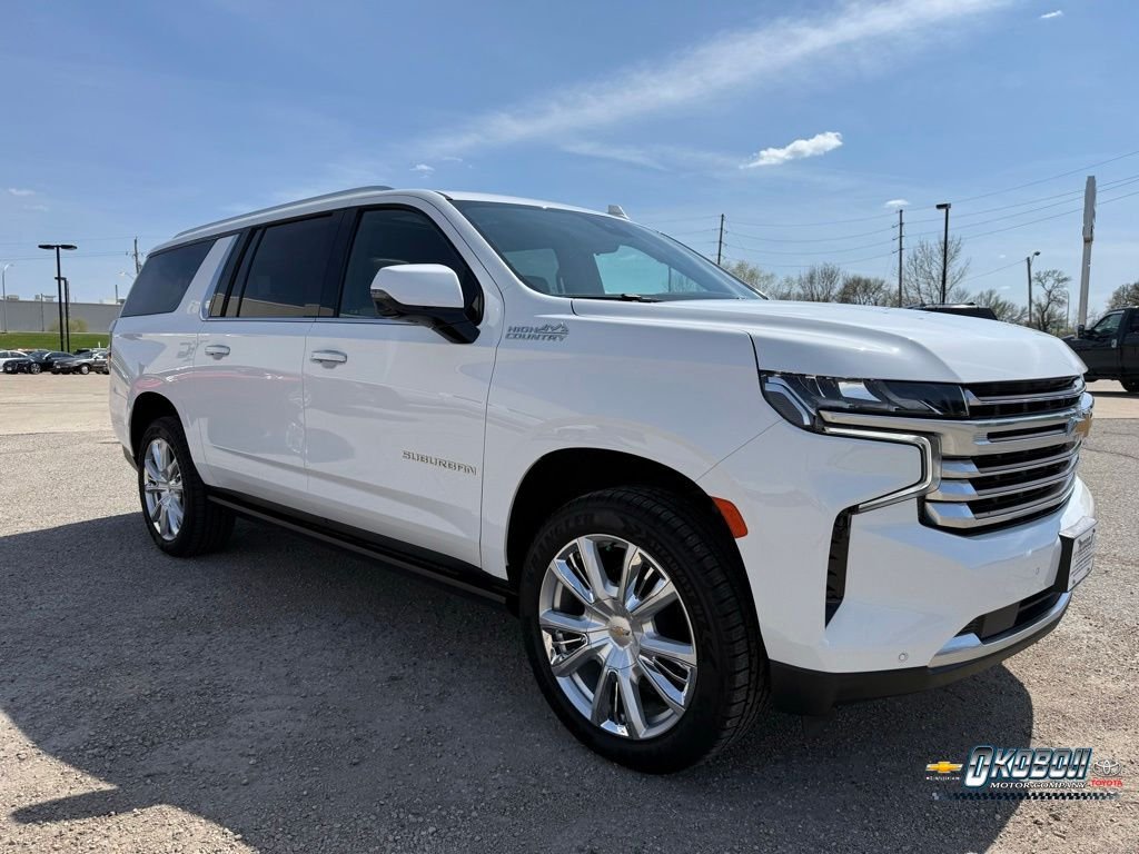 Used 2023 White Chevrolet High Country image 1