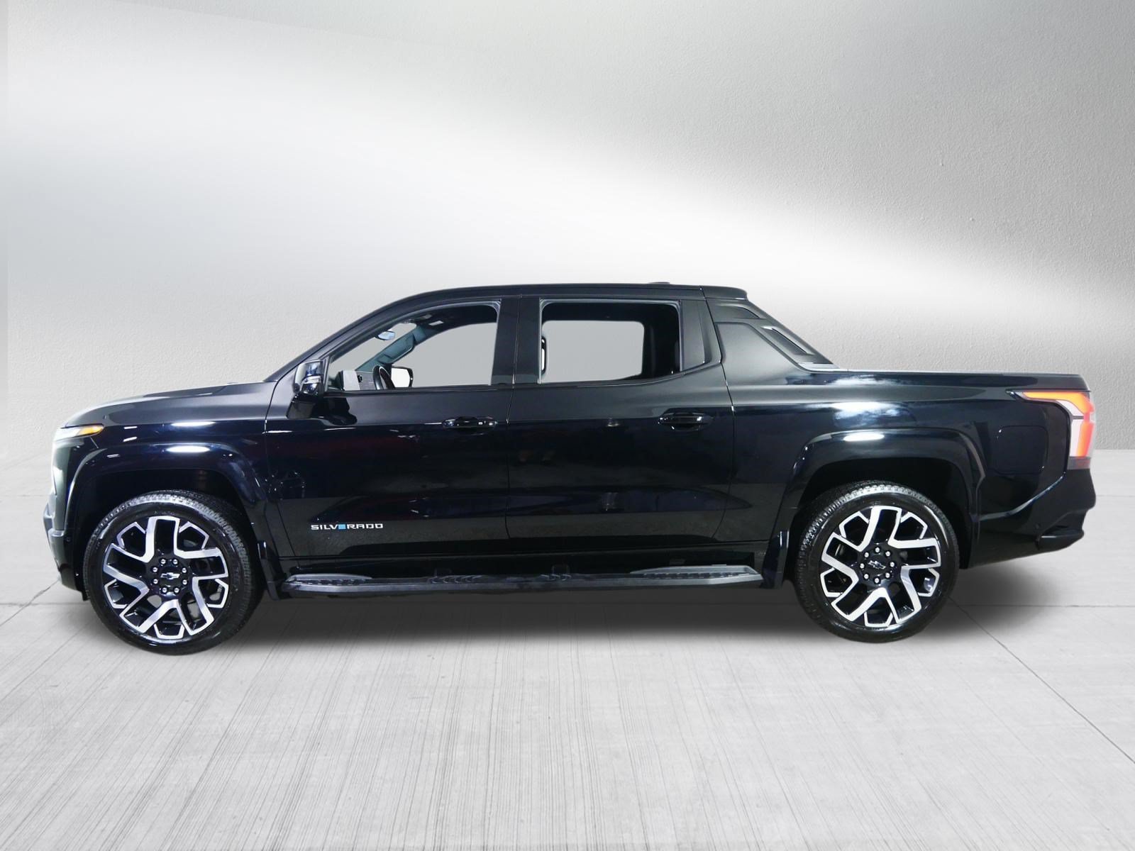 Used 2025 Black Chevrolet RST - Max Range image 4