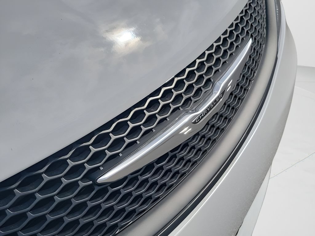 New 2026 Bright White Clear-Coat Exterior Paint Chrysler LX image 39