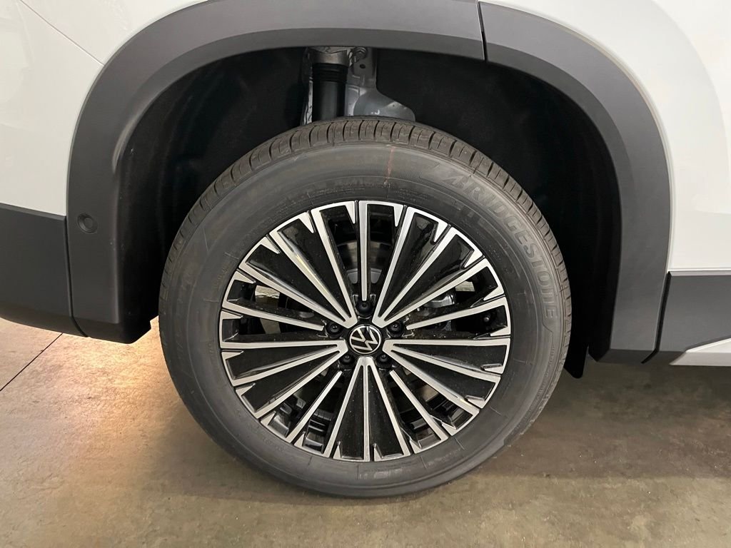 New 2026 White/off-white Volkswagen 2.0T SE image 30