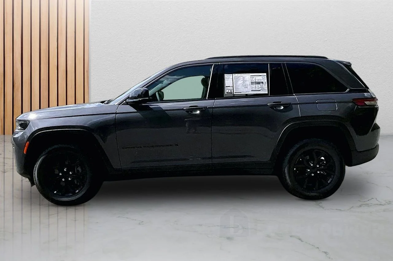 New 2026 Baltic Gray Metallic Clear-Coat Exterior Paint Jeep Altitude image 6