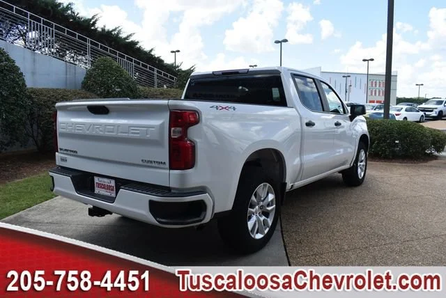 Certified Used 2022 SUMMIT WHITE Chevrolet Custom image 9