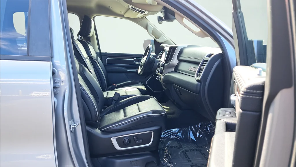 Used 2021 Silver Ram Laramie image 16