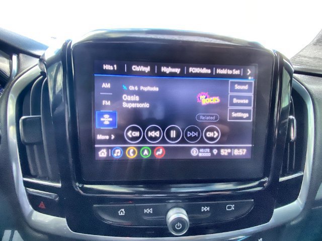 Used 2022 IRIDESCENT PEARL TRICOAT Chevrolet Premier image 16