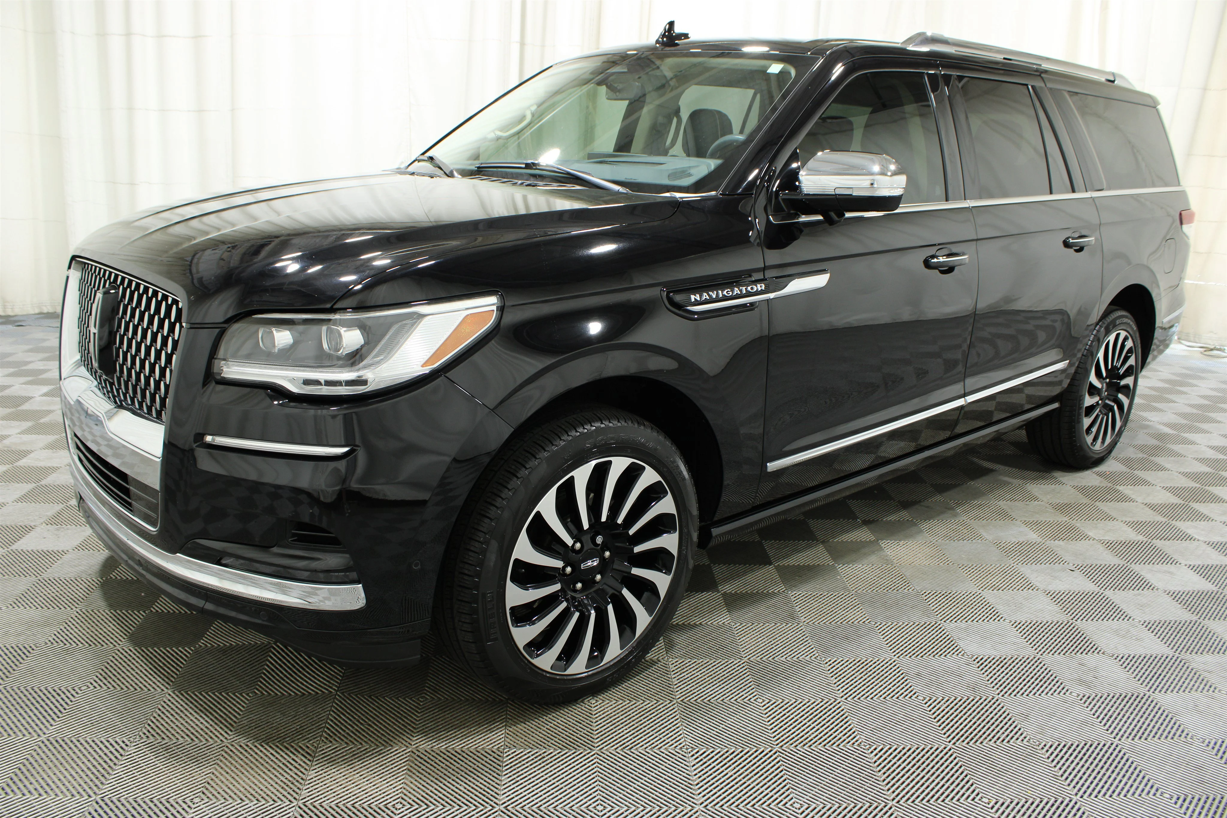 Used 2023 Infinite Black Metallic Clearcoat Lincoln Black Label image 59