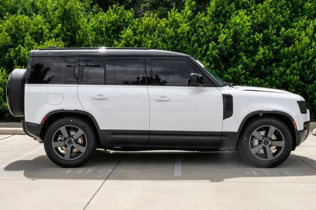 New 2026 Fuji White Land Rover S image 10