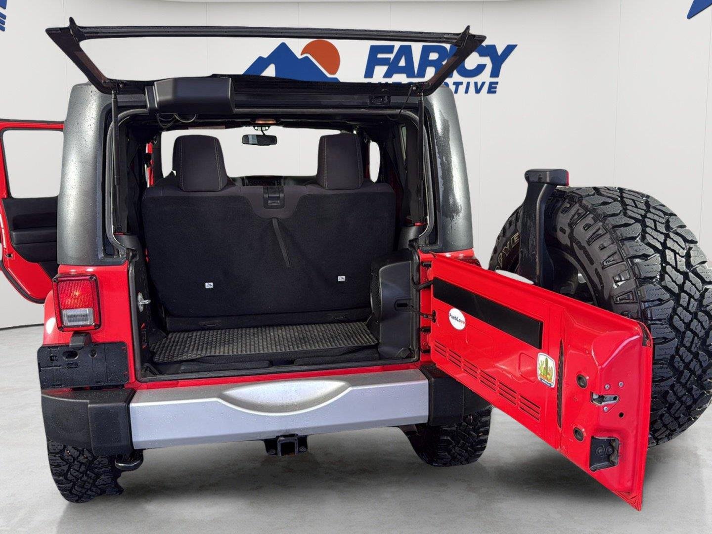 Used 2013 Rock Lobster Jeep Sahara image 12