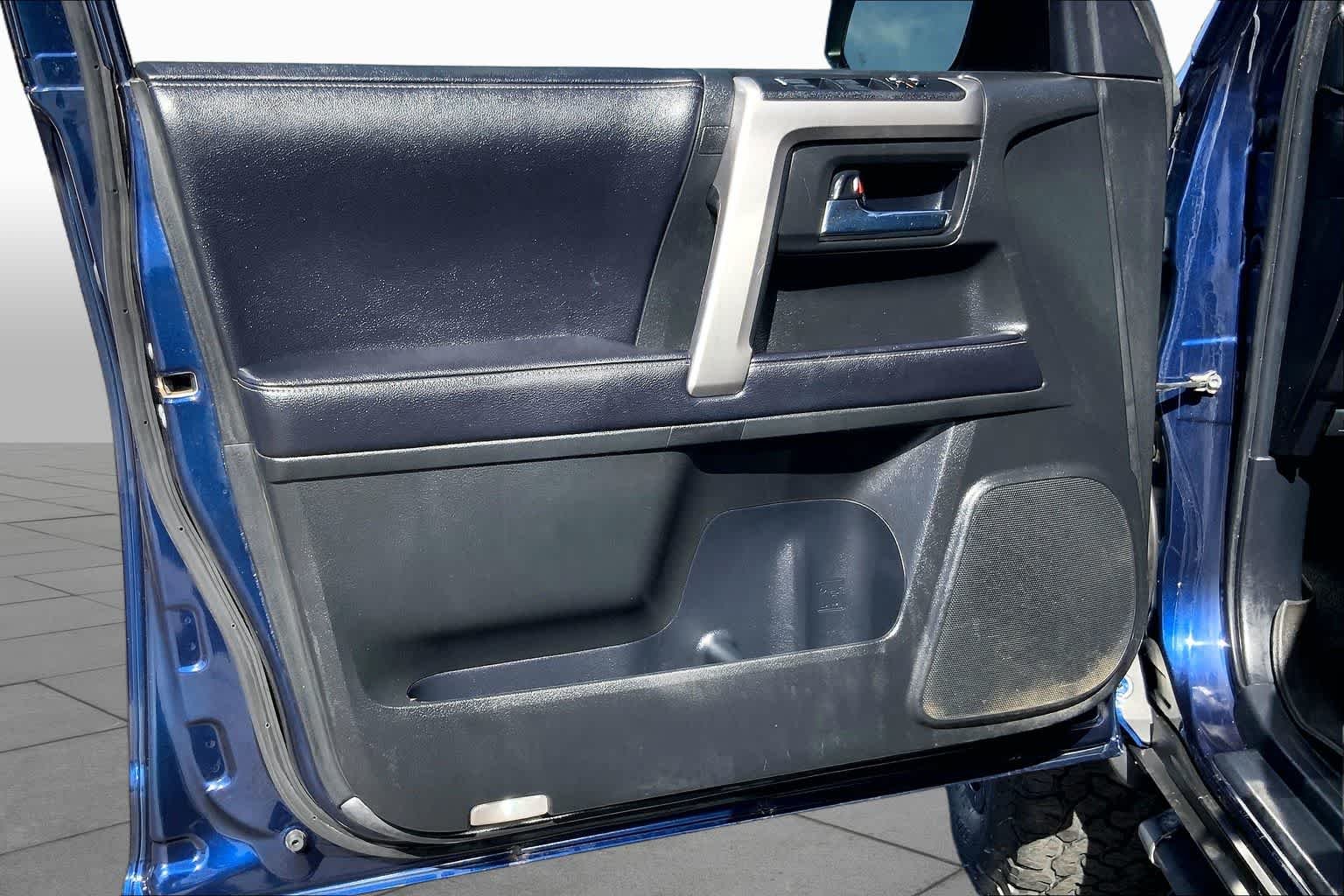 Used 2018 Nautical Blue Metallic Toyota SR5 Premium image 22