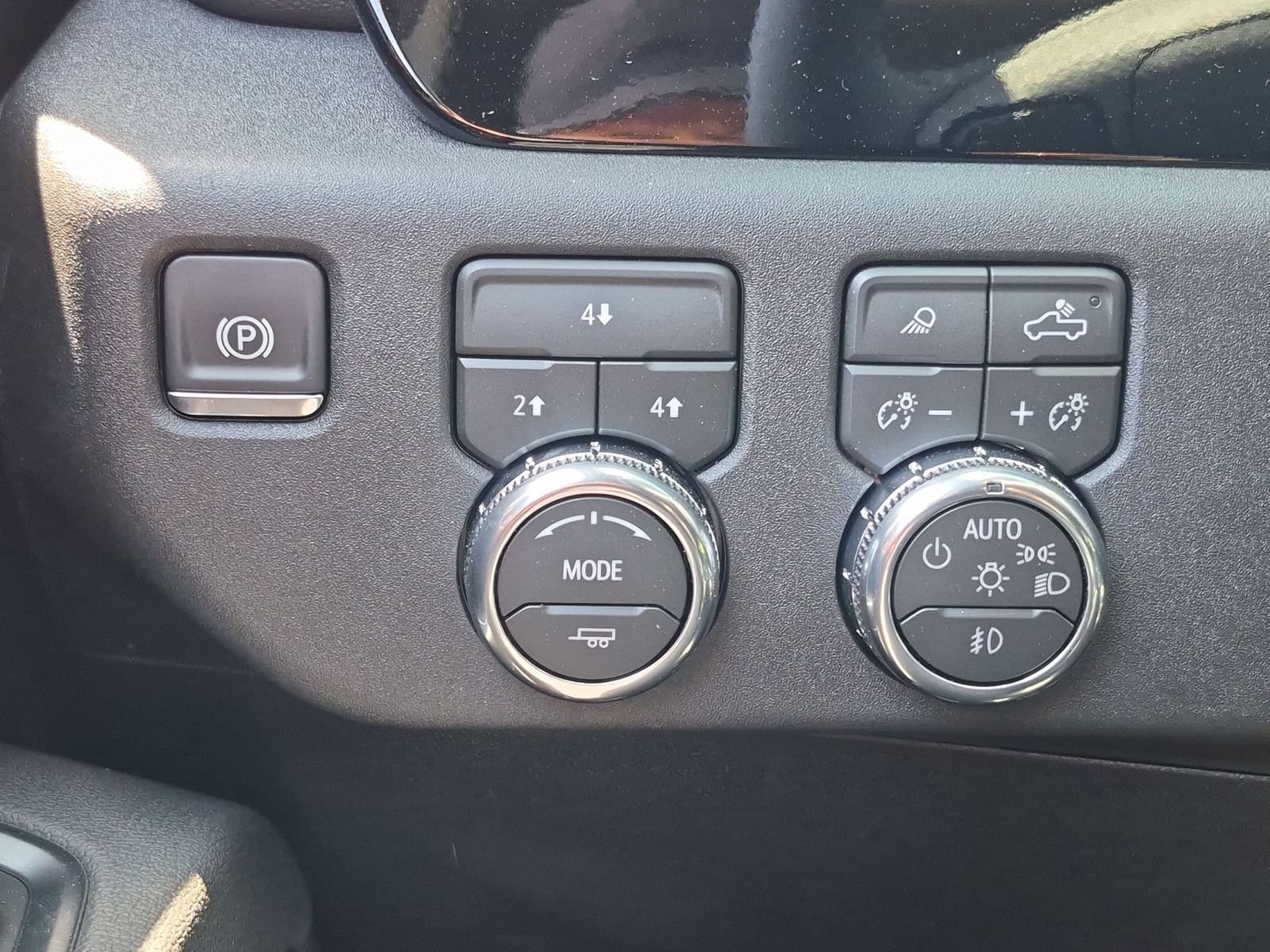 2026 GMC Sierra 3500HD SLE - Photo 17