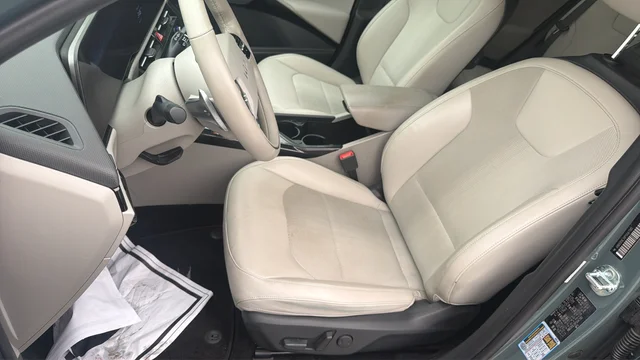 Used 2023 Green Kia Wind image 9