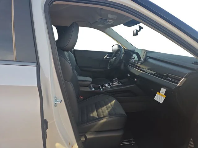 New 2026 White Nissan SL image 15