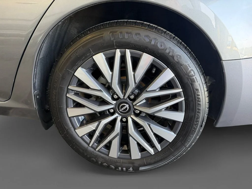 Used 2023 Gray Nissan 2.5 SV image 17