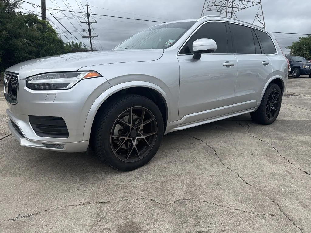 2022 Volvo XC90 T5 Momentum FWD's photo