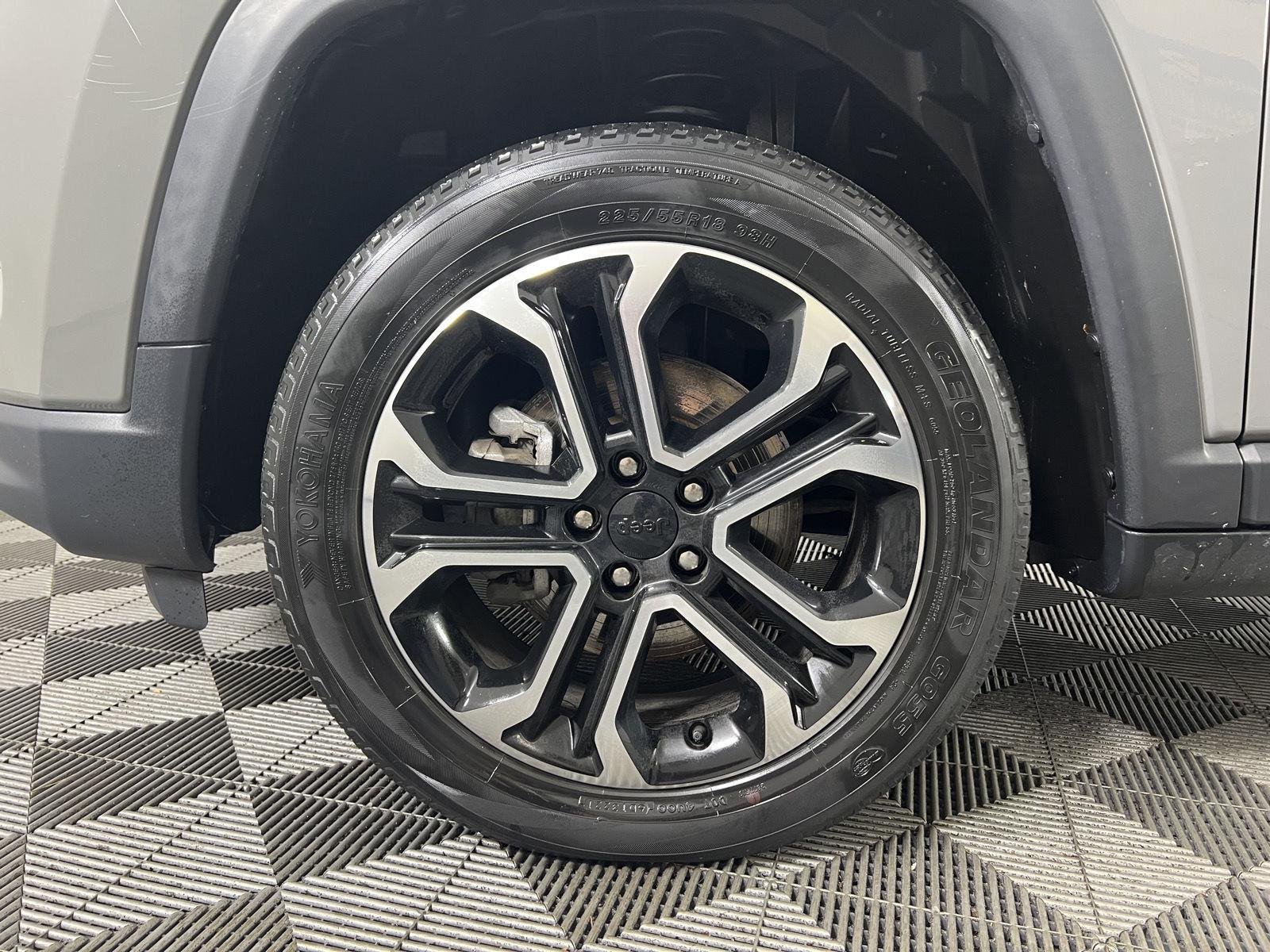 Used 2022 Sting-Gray Clearcoat Jeep Limited image 9