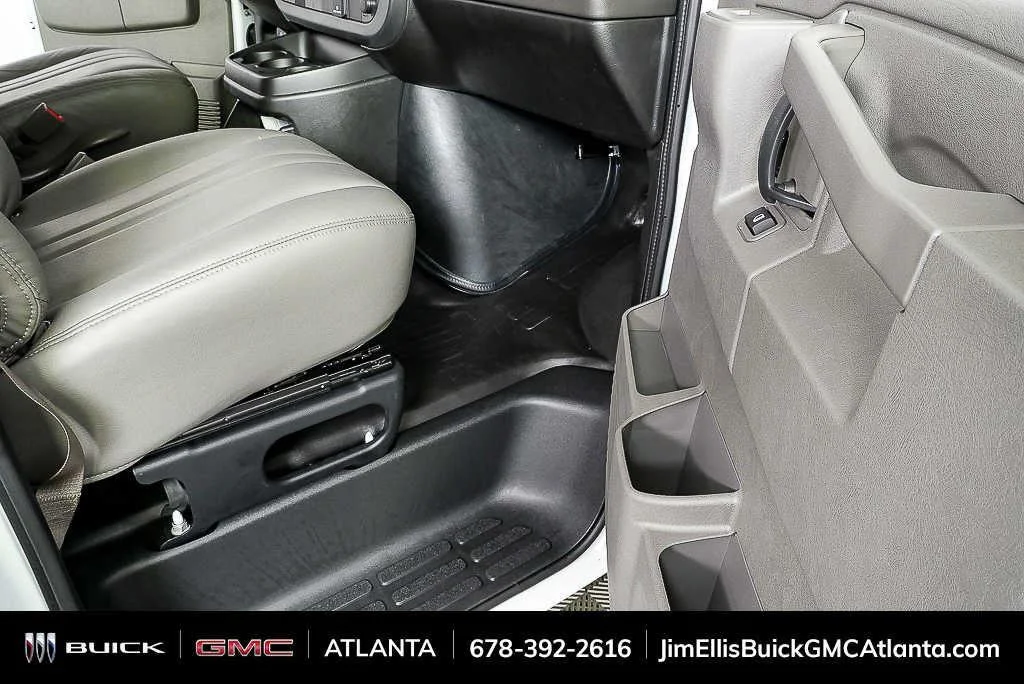 New 2025 Summit White GMC Work Van image 18