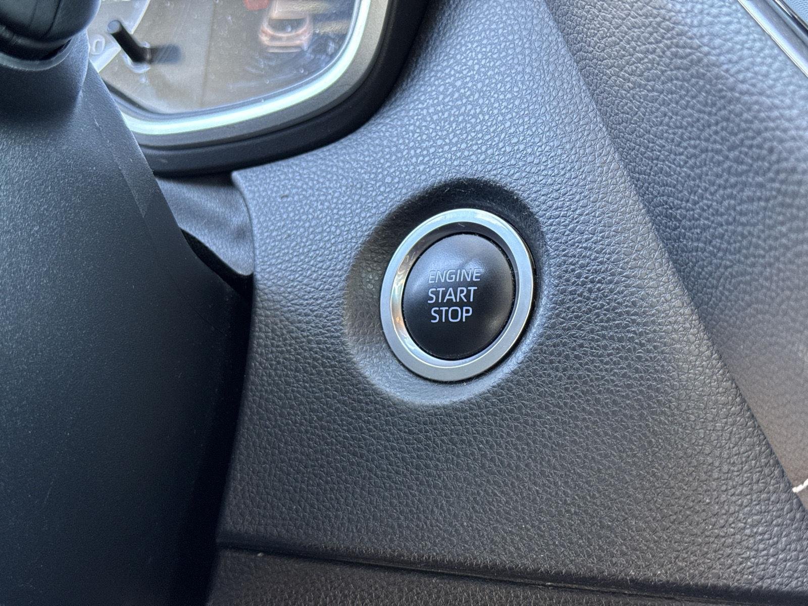 Used 2019 Classic Silver Metallic Toyota SE image 13