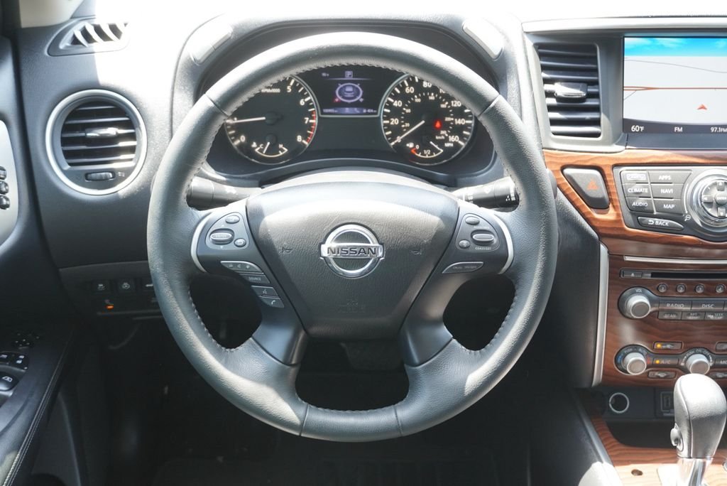 Used 2018 Silver Nissan Platinum image 15