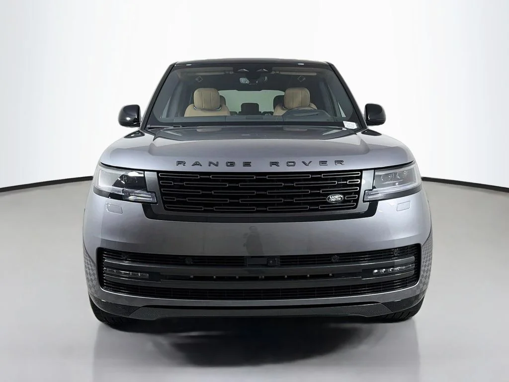 New 2026 Eiger Grey Land Rover SE image 2
