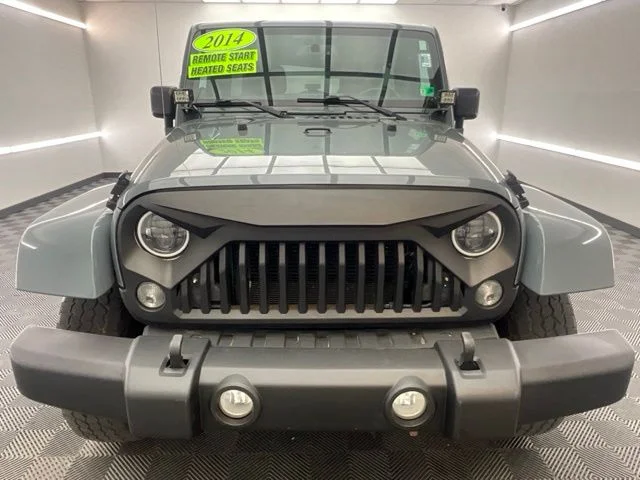 Used 2014 Gray Jeep Unlimited Sahara image 2
