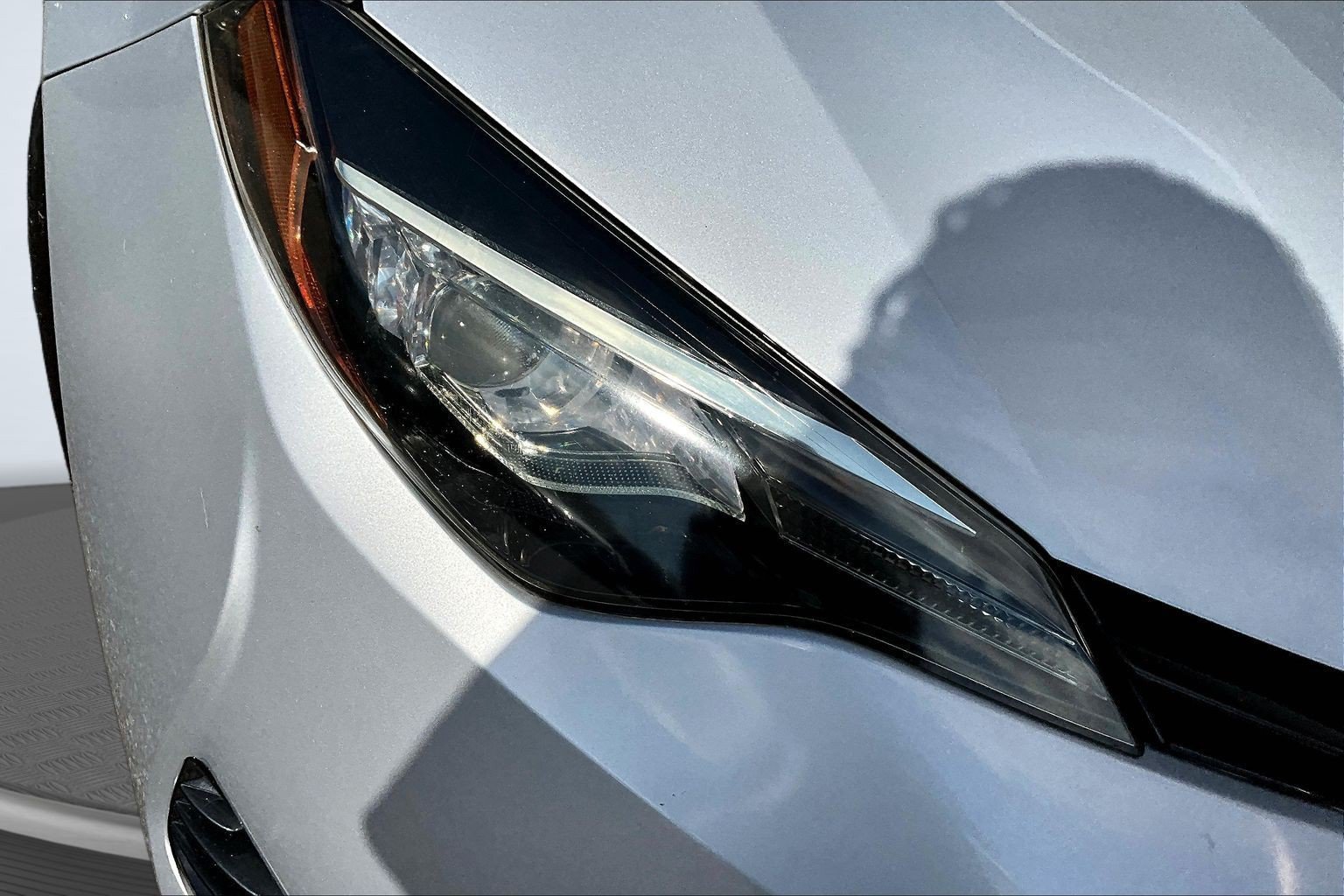 Used 2017 Silver Toyota LE image 28