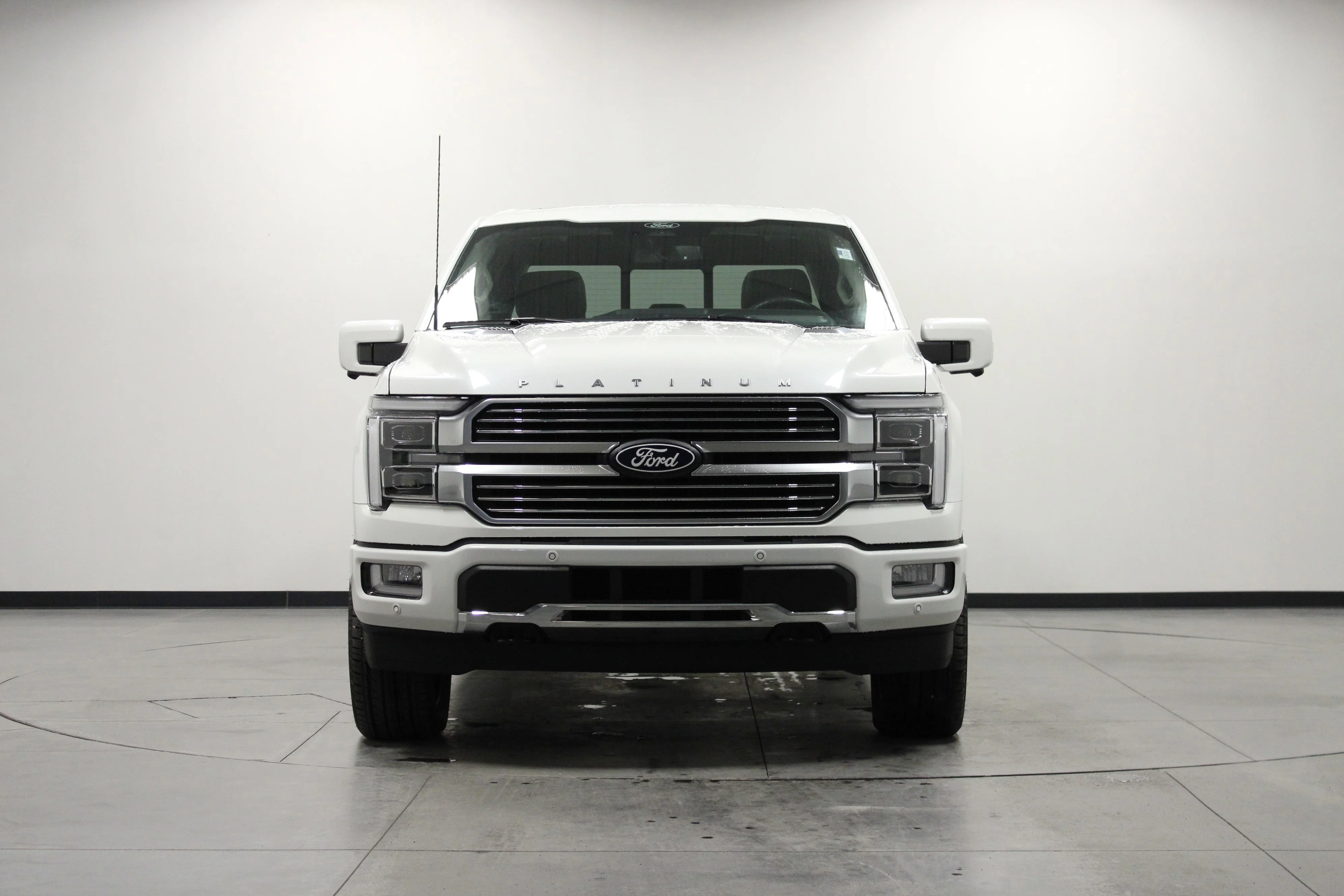 Used 2025 Star White Metallic Tri-Coat Ford Platinum image 9