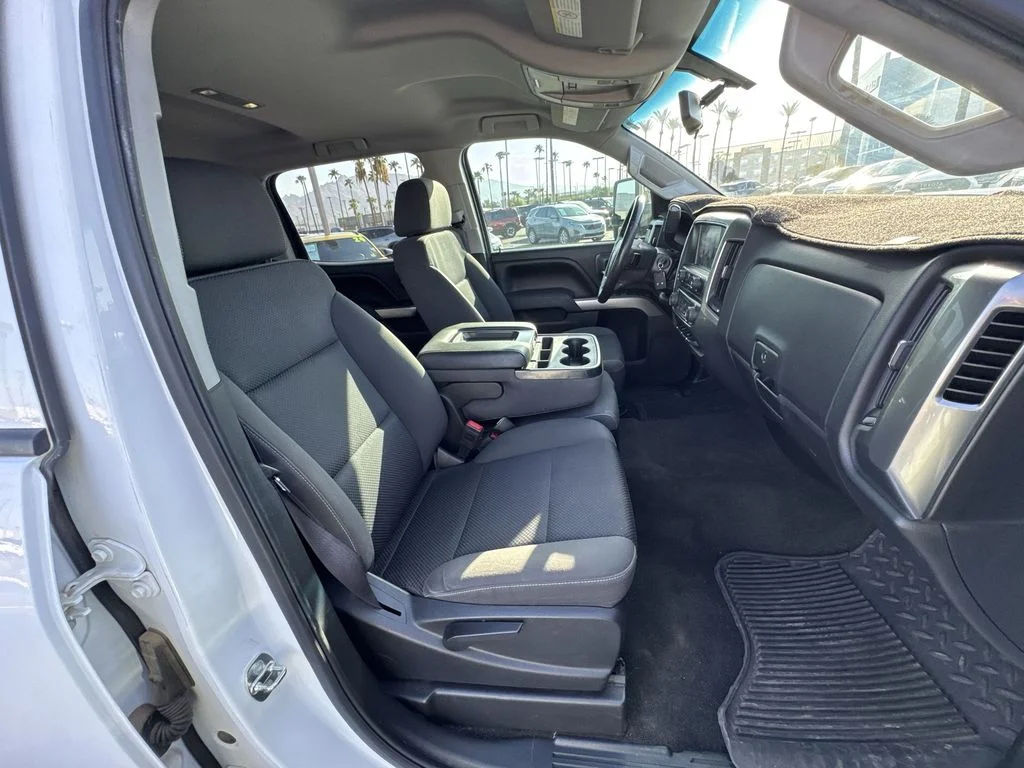 Used 2017 White Chevrolet LT image 28