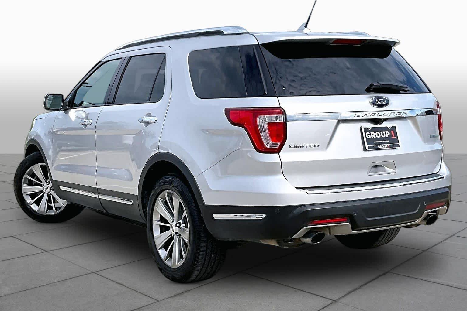 Used 2018 Ingot Silver Metallic Ford Limited image 12