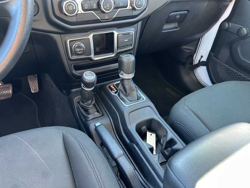 Used 2018 White Jeep Unlimited Sport image 17