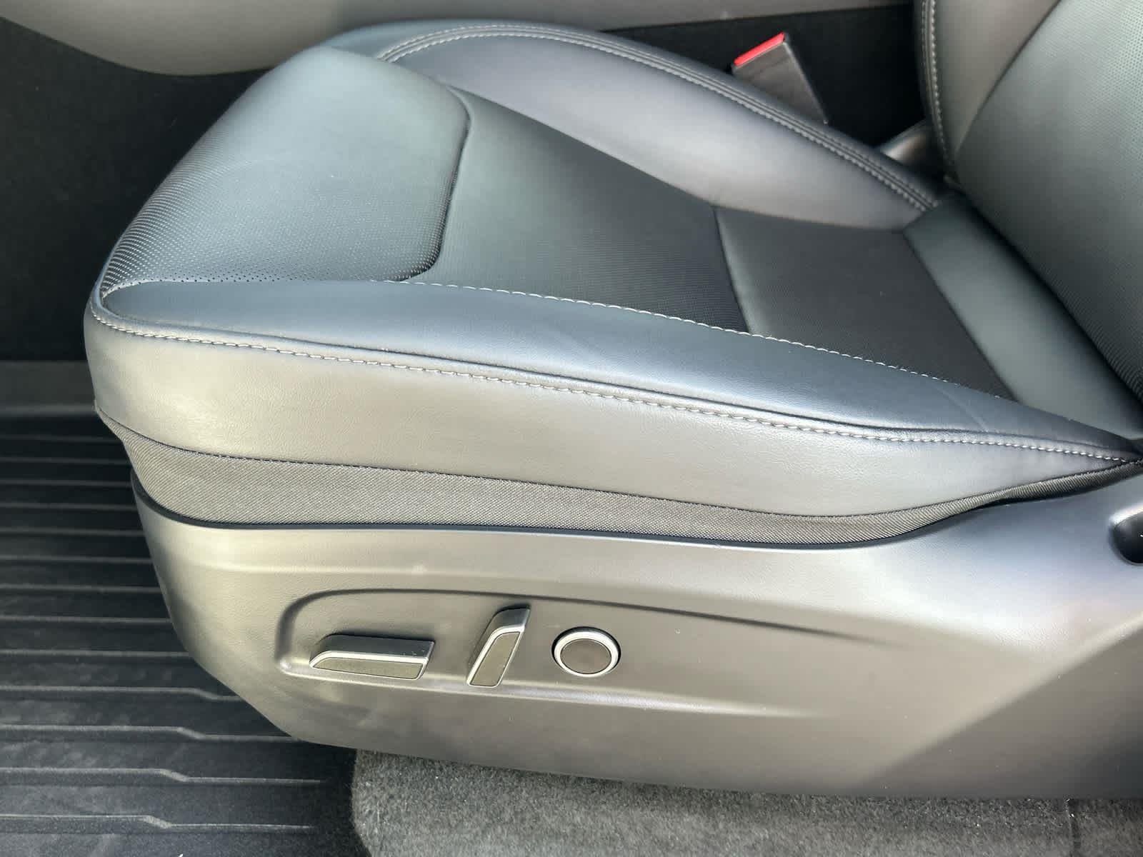 2026 Tesla Model Y Premium - Photo 27