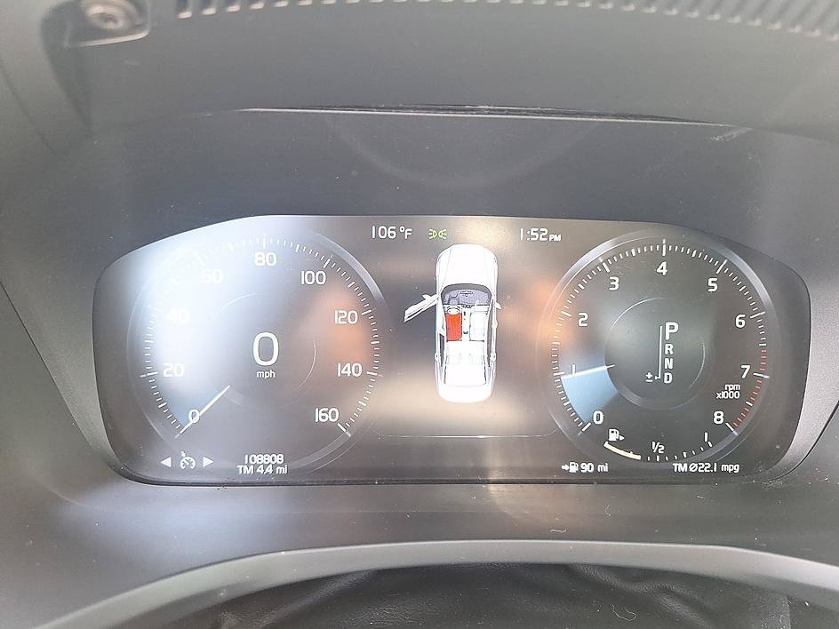 Used 2020 Crystal White Pearl Metallic Volvo Momentum image 14