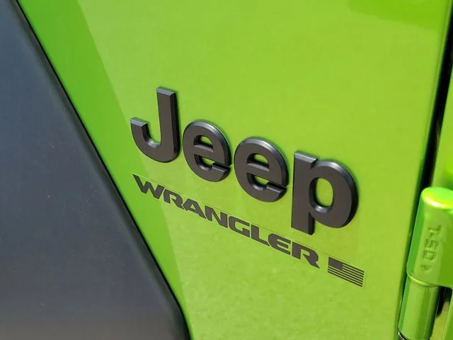 Used 2025 Green Jeep Sport S image 9