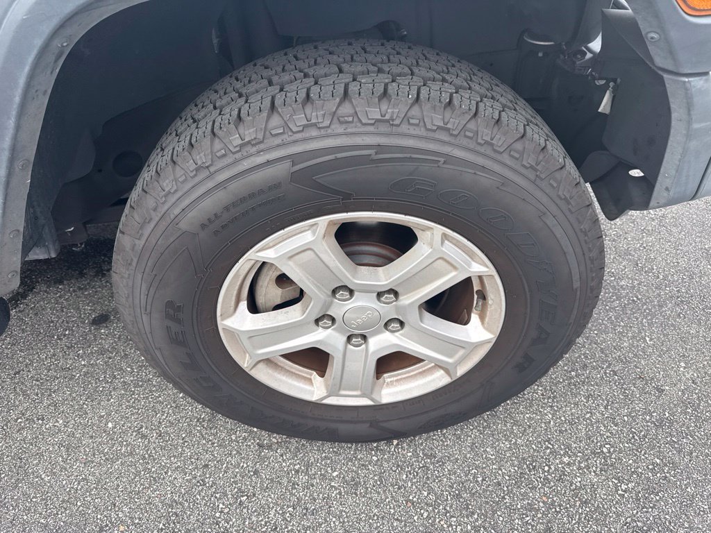 Used 2018 Granite Crystal Metallic Clearcoat Jeep Unlimited Sport S image 10