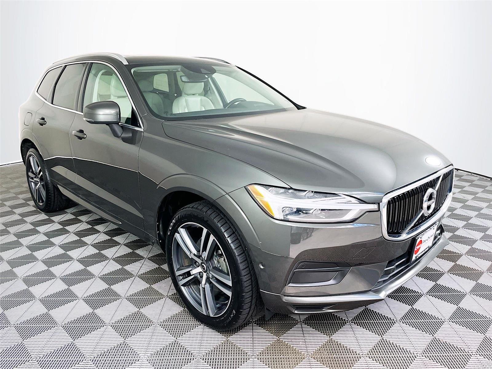 2019 Volvo XC60 T5 Momentum AWD's photo