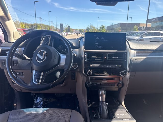 Used 2022 Black Lexus 460 image 15