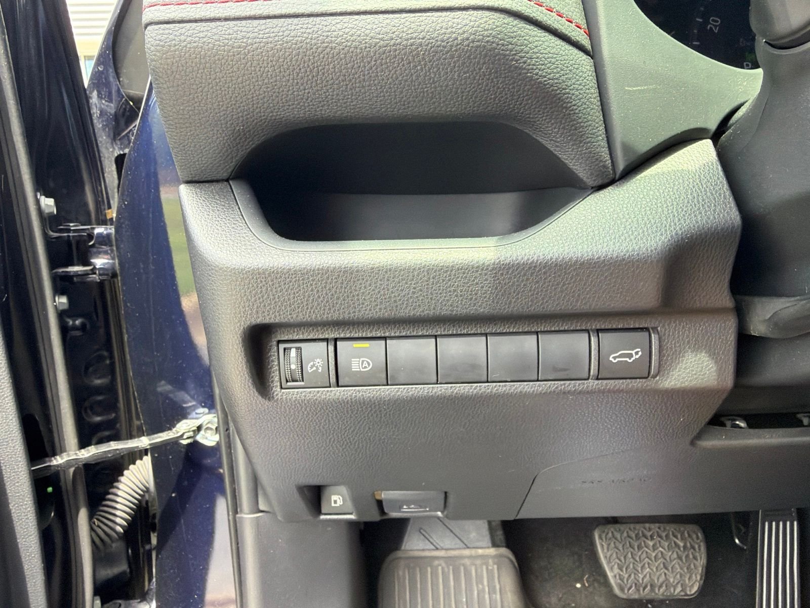 Used 2024  Toyota SE image 22