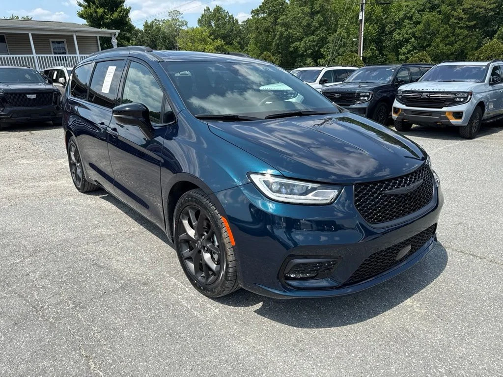 Used 2025 Blue Chrysler Limited image 2